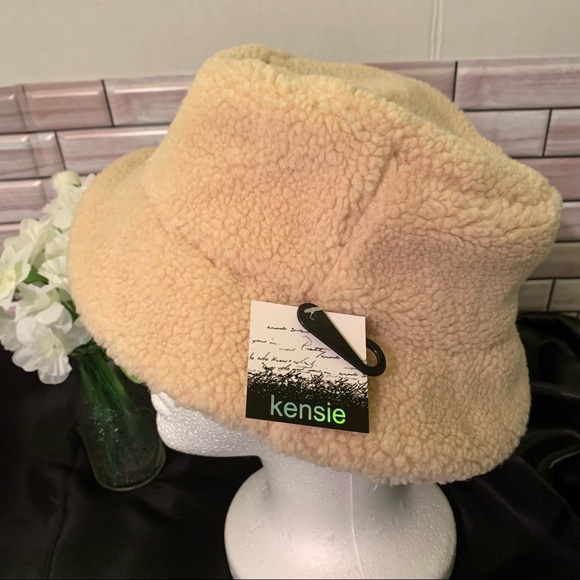 kensie NWT Sherpa Style Hat w/2.5” Brim Pale/Lt. Pink Elastic OS - Picture 5 of 10